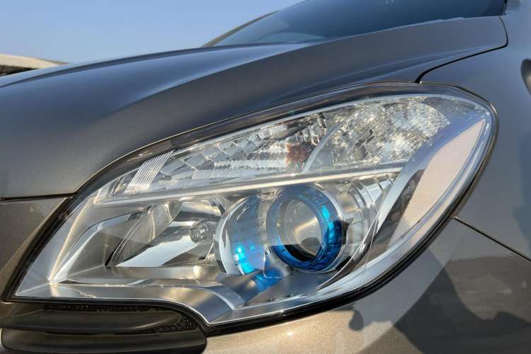 Used Buick Encore 2015 1.4T Manual Two-Wheel Drive Urban Advanced Model Left Front Headlight