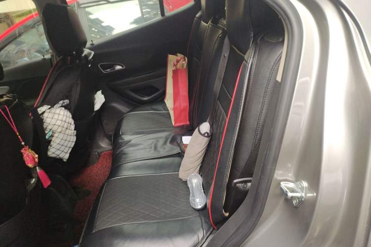 Used Buick Encore 2015 1.4T Automatic Two-Wheel Drive Urban Elite Version Left Rear Seat