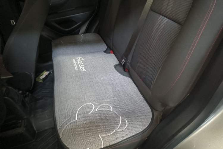 Used Buick Encore 2015 1.4T Automatic Two-Wheel Drive Urban Elite Version Left Rear Seat