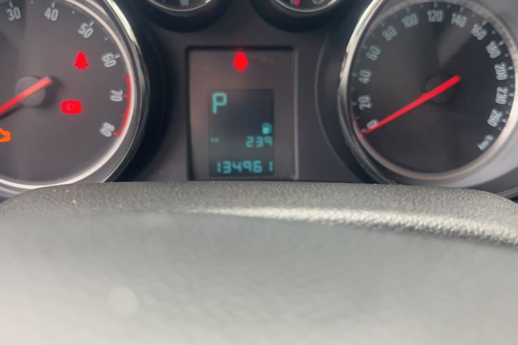 Used Buick Encore 2015 1.4T Automatic Two-Wheel Drive Urban Leading Model Odometer Close Up