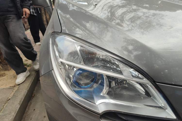 Used Buick Encore 2015 1.4T Automatic Two-Wheel Drive Urban Elite Version Right Front Headlight
