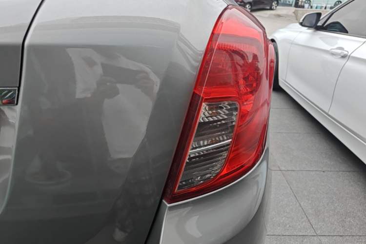 Used Buick Encore 2015 1.4T Automatic Two-Wheel Drive Urban Leading Model Right Rear Taillight