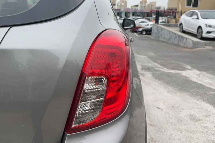 Used Buick Encore 2015 1.4T Automatic Two-Wheel Drive Urban Elite Version Right Rear Taillight