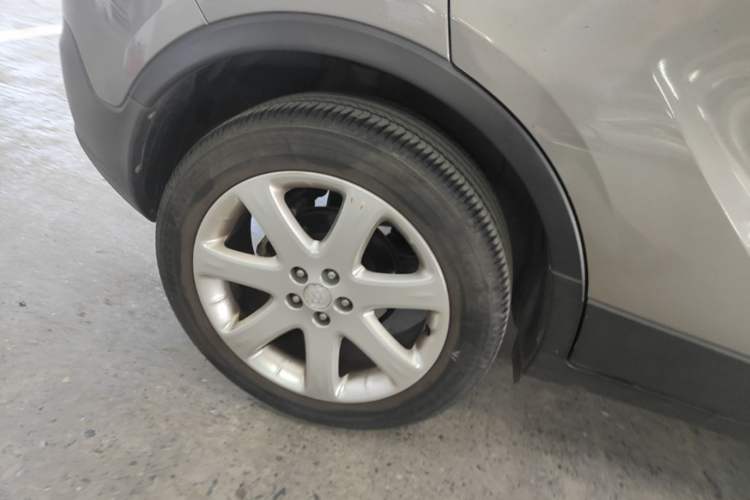 Used Buick Encore 2015 1.4T Automatic Two-Wheel Drive Urban Elite Version Right Rear Wheel Hub