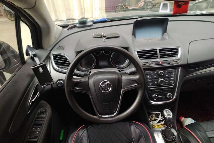 Used Buick Encore 2015 1.4T Automatic Two-Wheel Drive Urban Elite Version Steering Wheel