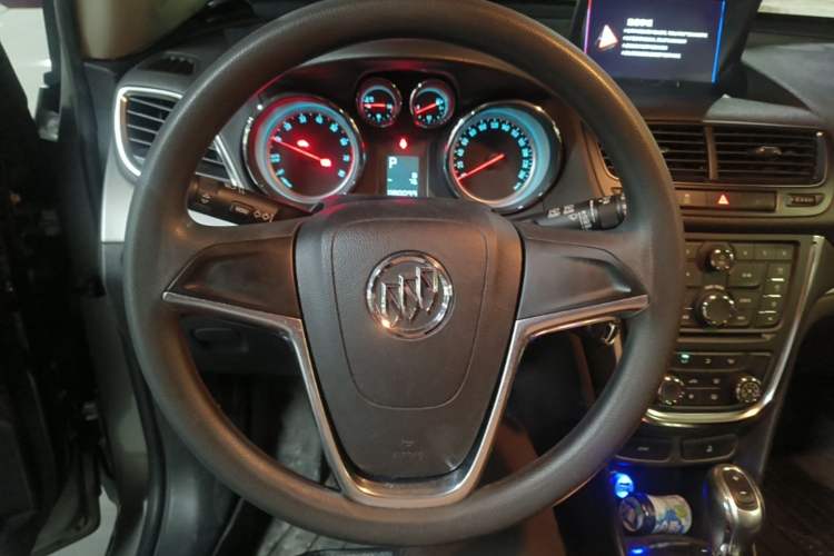 Used Buick Encore 2015 1.4T Automatic Two-Wheel Drive Urban Elite Version Steering Wheel