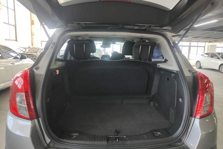 Used Buick Encore 2015 1.4T Automatic Two-Wheel Drive Urban Elite Version Trunk