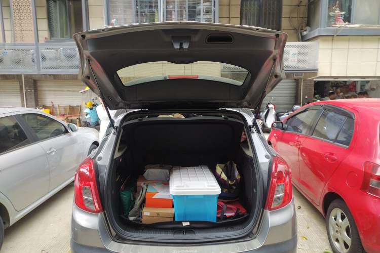 Used Buick Encore 2015 1.4T Automatic Two-Wheel Drive Urban Elite Version Trunk