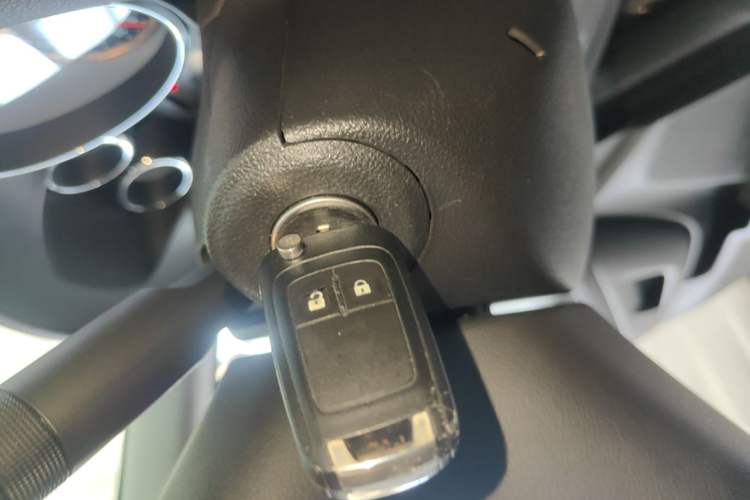 Used Buick Encore 2015 1.4T Automatic Two-Wheel Drive Urban Elite Version Vehicle Key