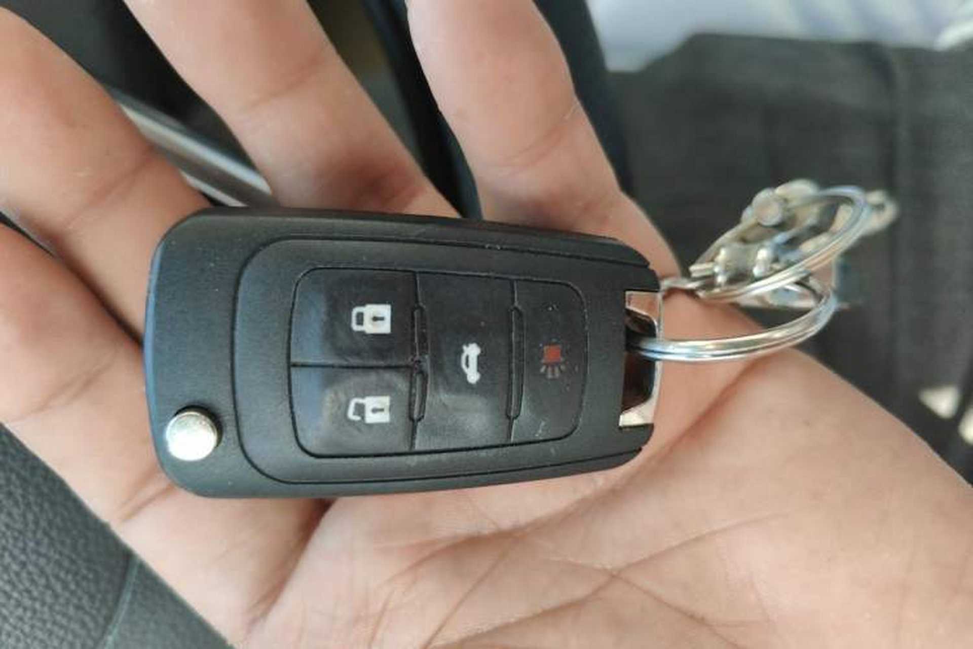 Used Buick Encore 2015 1.4T Automatic Two-Wheel Drive Urban Leading Model Vehicle Key