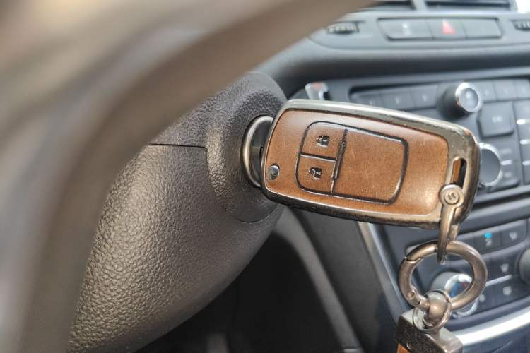 Used Buick Encore 2015 1.4T Automatic Two-Wheel Drive Urban Elite Version Vehicle Key
