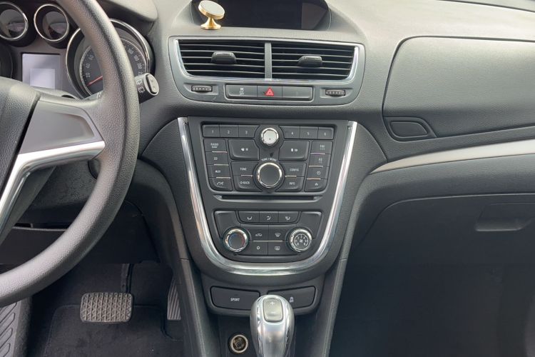 Used Buick Encore 2015 1.4T Automatic Two-Wheel Drive Urban Elite Version Audio And AC Panel