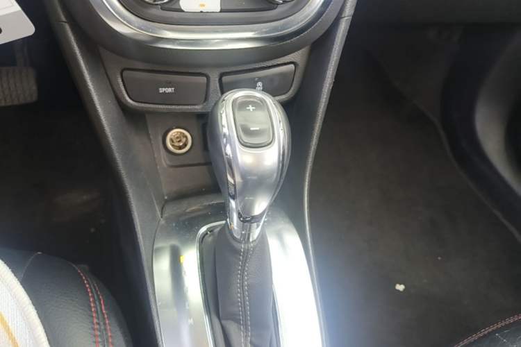 Used Buick Encore 2015 1.4T Automatic Two-Wheel Drive Urban Elite Version Gear Lever