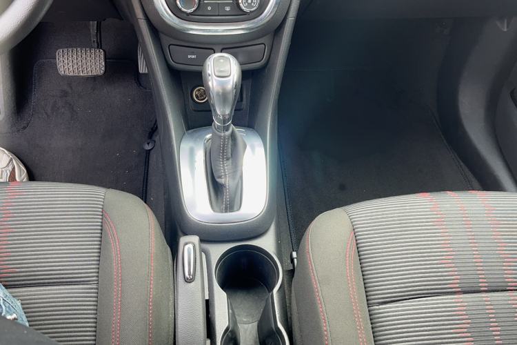 Used Buick Encore 2015 1.4T Automatic Two-Wheel Drive Urban Elite Version Gear Lever