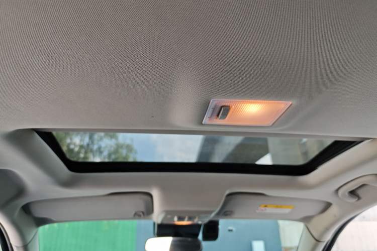 Used Buick Encore 2015 1.4T Automatic Two-Wheel Drive Urban Elite Version Headliner