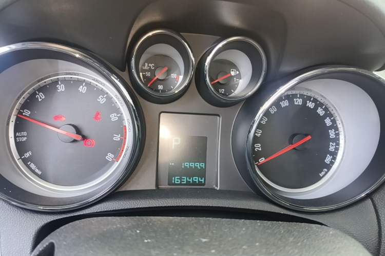 Used Buick Encore 2015 1.4T Automatic Two-Wheel Drive Urban Elite Version Instrument Cluster