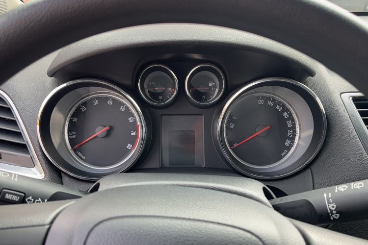 Used Buick Encore 2015 1.4T Automatic Two-Wheel Drive Urban Elite Version Instrument Cluster