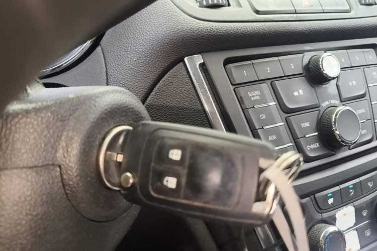 Used Buick Encore 2015 1.4T Automatic Two-Wheel Drive Urban Elite Version Interior 1