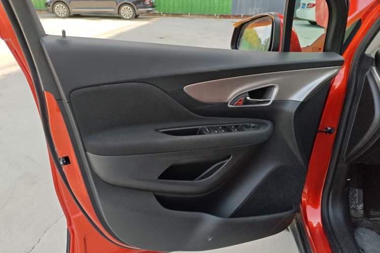 Used Buick Encore 2015 1.4T Automatic Two-Wheel Drive Urban Elite Version Left Front Door Interior