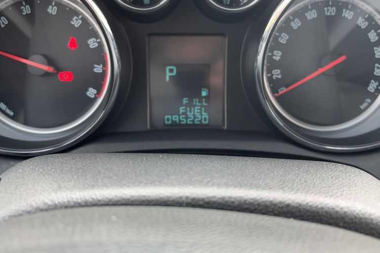 Used Buick Encore 2015 1.4T Automatic Two-Wheel Drive Urban Elite Version Odometer Close Up