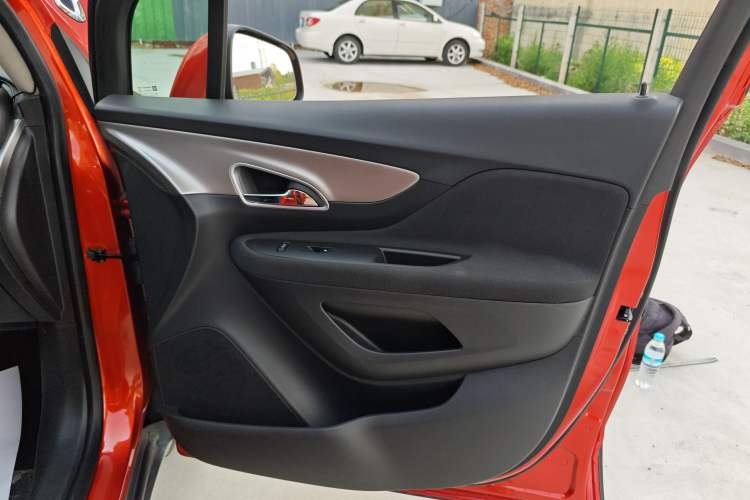 Used Buick Encore 2015 1.4T Automatic Two-Wheel Drive Urban Elite Version Right Front Door Interior