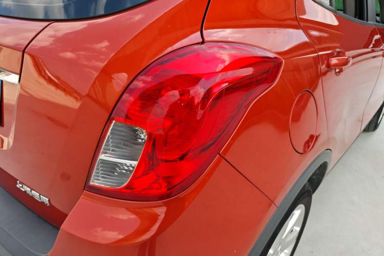 Used Buick Encore 2015 1.4T Automatic Two-Wheel Drive Urban Elite Version Right Rear Taillight