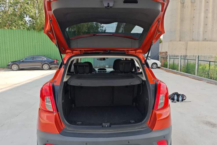 Used Buick Encore 2015 1.4T Automatic Two-Wheel Drive Urban Elite Version Trunk