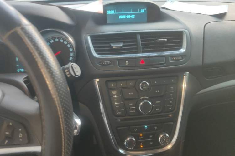 Used Buick Encore 2015 1.4T Automatic Two-Wheel Drive Urban Elite Version Audio And AC Panel