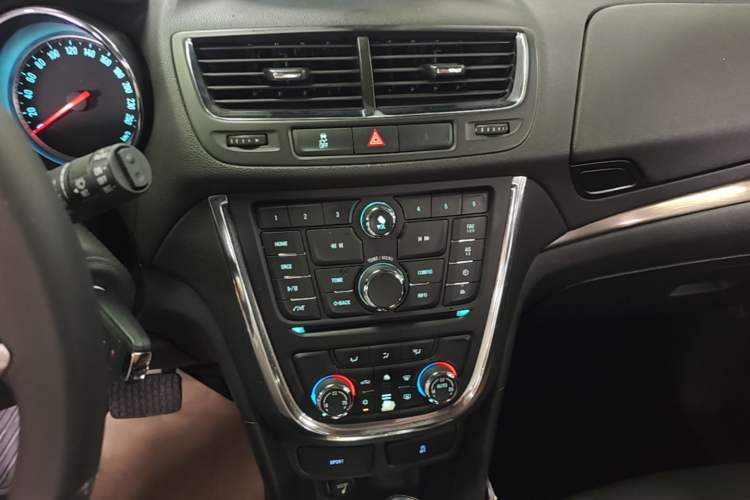 Used Buick Encore 2015 1.4T Automatic Two-Wheel Drive Urban Leading Model Audio And AC Panel
