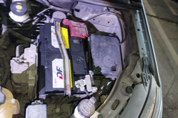 Used Buick Encore 2015 1.4T Automatic Two-Wheel Drive Urban Elite Version Engine Bay Left