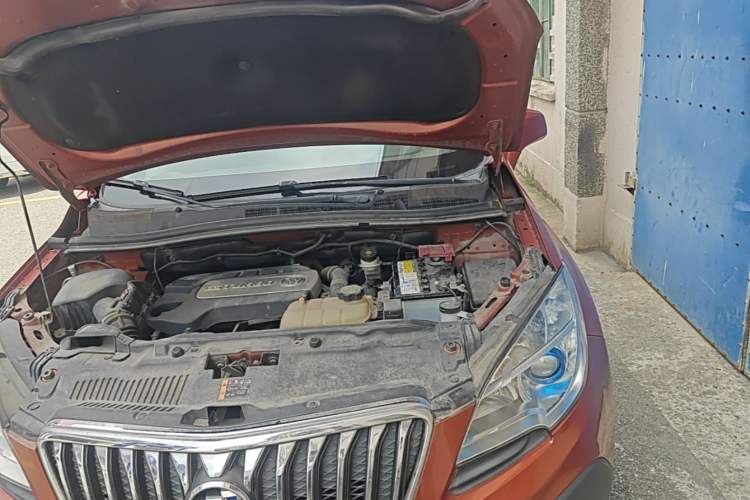 Used Buick Encore 2015 1.4T Automatic Two-Wheel Drive Urban Elite Version Engine Bay Left