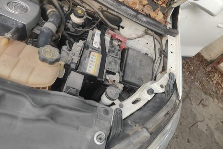 Used Buick Encore 2015 1.4T Automatic Two-Wheel Drive Urban Elite Version Engine Bay Left