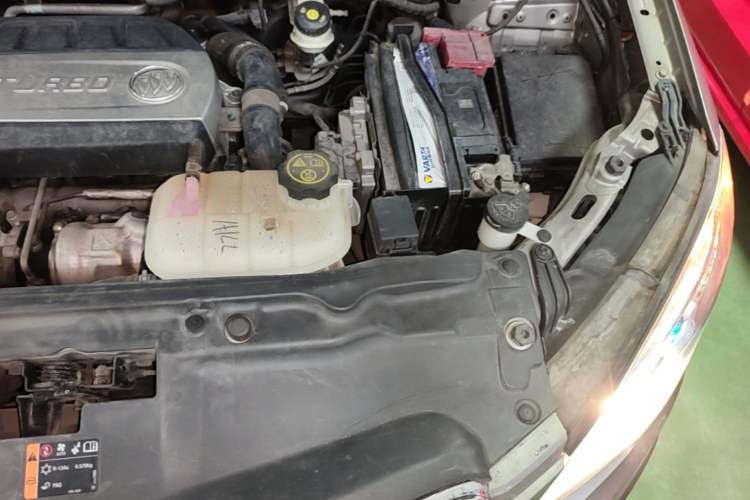 Used Buick Encore 2015 1.4T Automatic Two-Wheel Drive Urban Leading Model Engine Bay Left