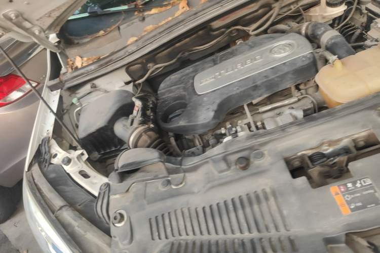 Used Buick Encore 2015 1.4T Automatic Two-Wheel Drive Urban Elite Version Engine Bay Right