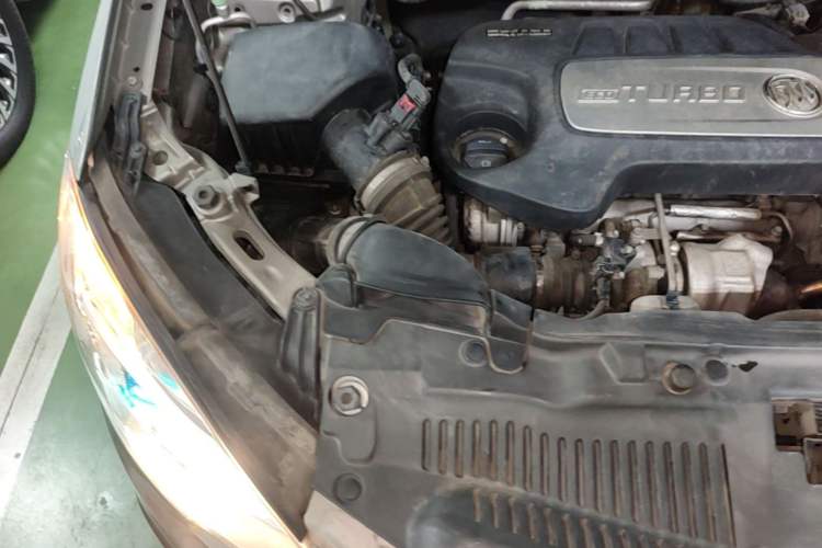 Used Buick Encore 2015 1.4T Automatic Two-Wheel Drive Urban Leading Model Engine Bay Right