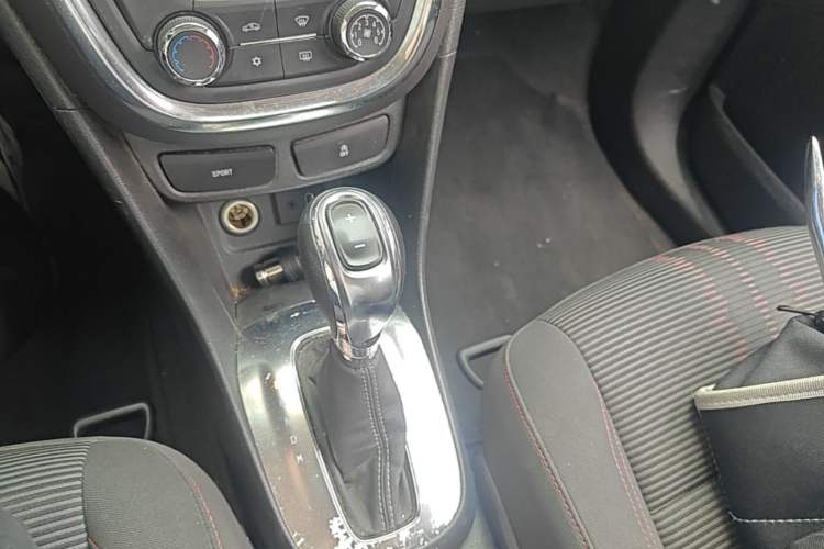 Used Buick Encore 2015 1.4T Automatic Two-Wheel Drive Urban Elite Version Gear Lever