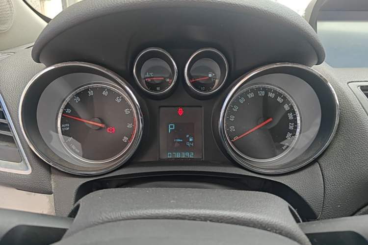 Used Buick Encore 2015 1.4T Automatic Two-Wheel Drive Urban Elite Version Instrument Cluster