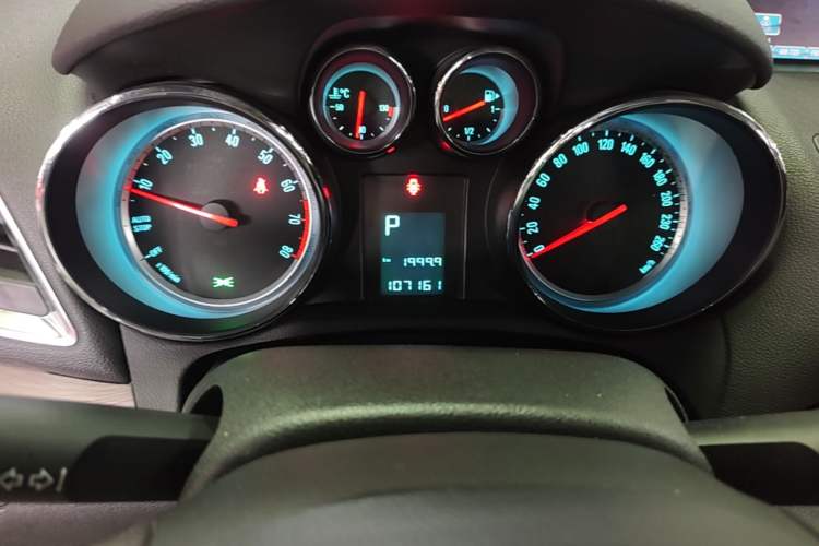 Used Buick Encore 2015 1.4T Automatic Two-Wheel Drive Urban Leading Model Instrument Cluster