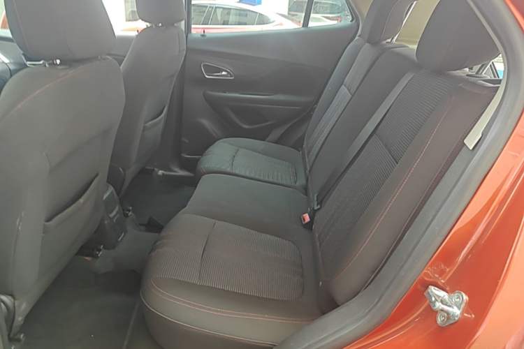 Used Buick Encore 2015 1.4T Automatic Two-Wheel Drive Urban Elite Version Left Rear Seat