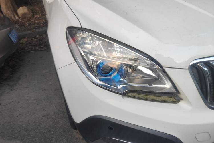 Used Buick Encore 2015 1.4T Automatic Two-Wheel Drive Urban Elite Version Right Front Headlight