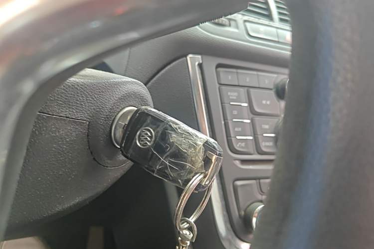 Used Buick Encore 2015 1.4T Automatic Two-Wheel Drive Urban Elite Version Vehicle Key