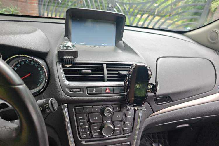 Used Buick Encore 2015 1.4T Automatic Two-Wheel Drive Urban Leading Model Audio And AC Panel
