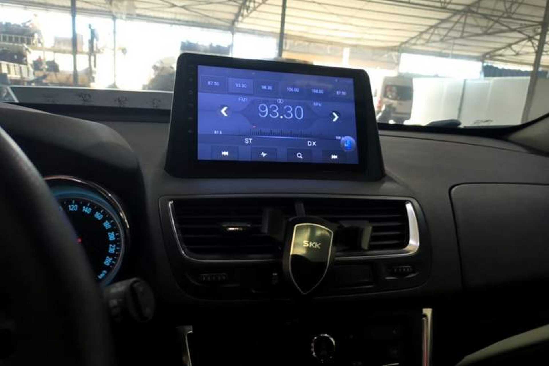 Used Buick Encore 2015 1.4T Automatic Two-Wheel Drive Urban Elite Version Audio And AC Panel