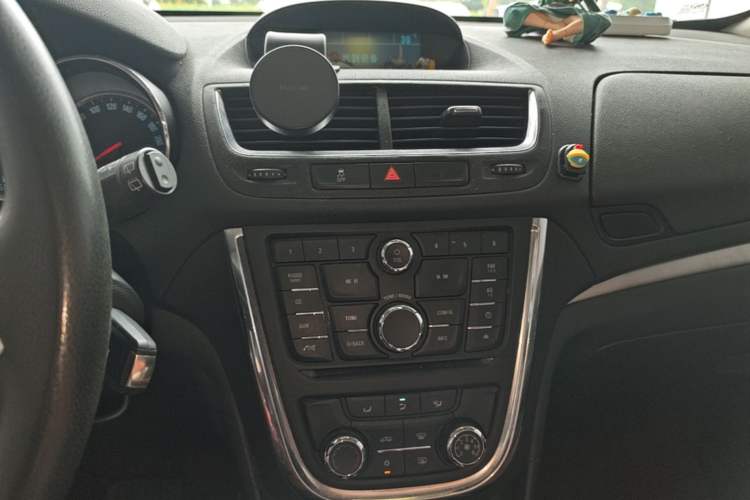 Used Buick Encore 2015 1.4T Automatic Two-Wheel Drive Urban Elite Version Audio And AC Panel