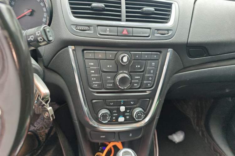 Used Buick Encore 2015 1.4T Automatic Two-Wheel Drive Urban Leading Model Audio And AC Panel