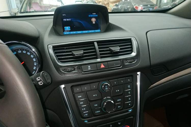 Used Buick Encore 2015 1.4T Automatic Two-Wheel Drive Urban Leading Model Audio And AC Panel