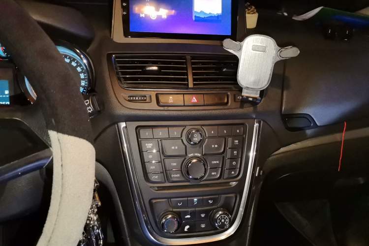 Used Buick Encore 2015 1.4T Manual Two-Wheel Drive Urban Advanced Model Audio And AC Panel