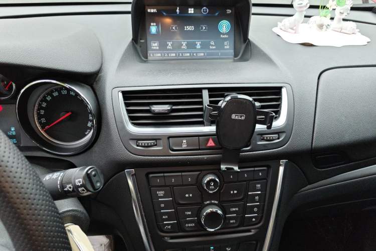Used Buick Encore 2015 1.4T Automatic Two-Wheel Drive Urban Elite Version Audio And AC Panel