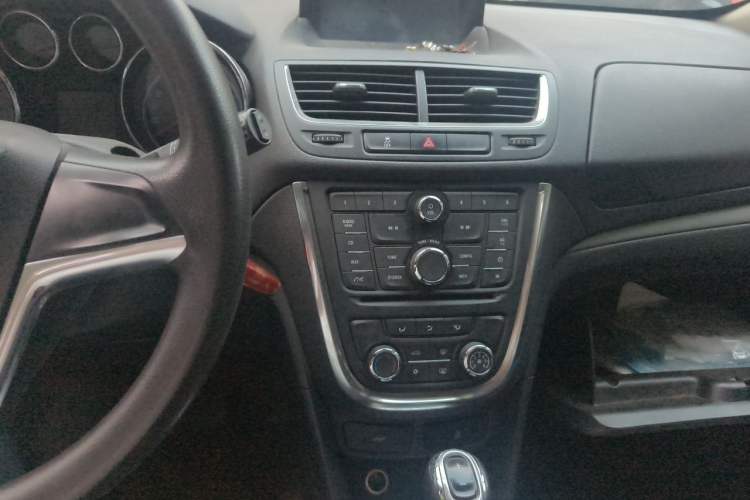 Used Buick Encore 2015 1.4T Automatic Two-Wheel Drive Urban Elite Version Audio And AC Panel