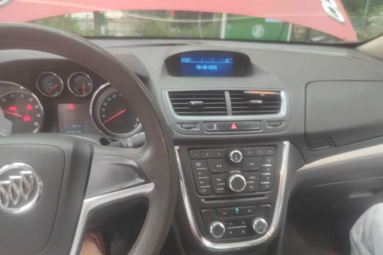 Used Buick Encore 2015 1.4T Manual Two-Wheel Drive Urban Advanced Model Audio And AC Panel